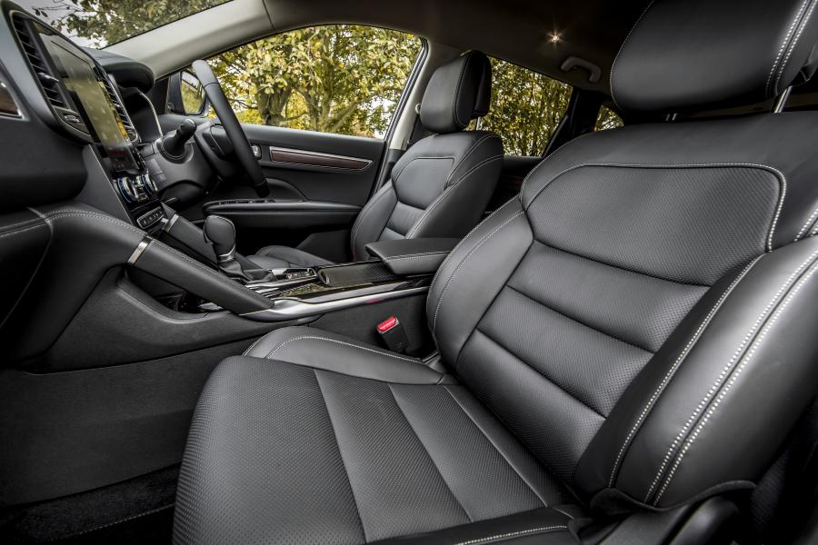 Интерьер Renault Koleos 2019 года  (UK) (фото 4 из 40)
